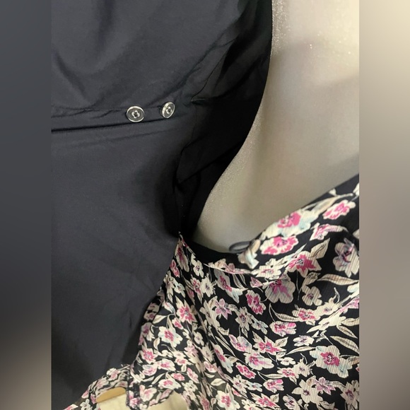 SWEET Banana Republic Navy Floral Wrap Dress Sz 4 - Picture 14 of 15